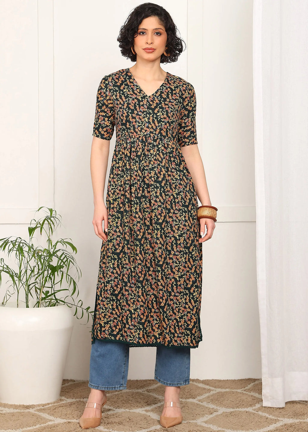Women Black Floral Printed V-Neck Long Kurti MOMETOX