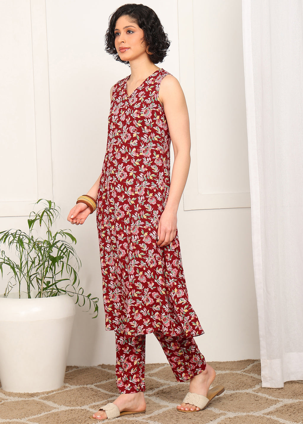 Women Sleeveless Red Floral Printed Kurti Pant Set