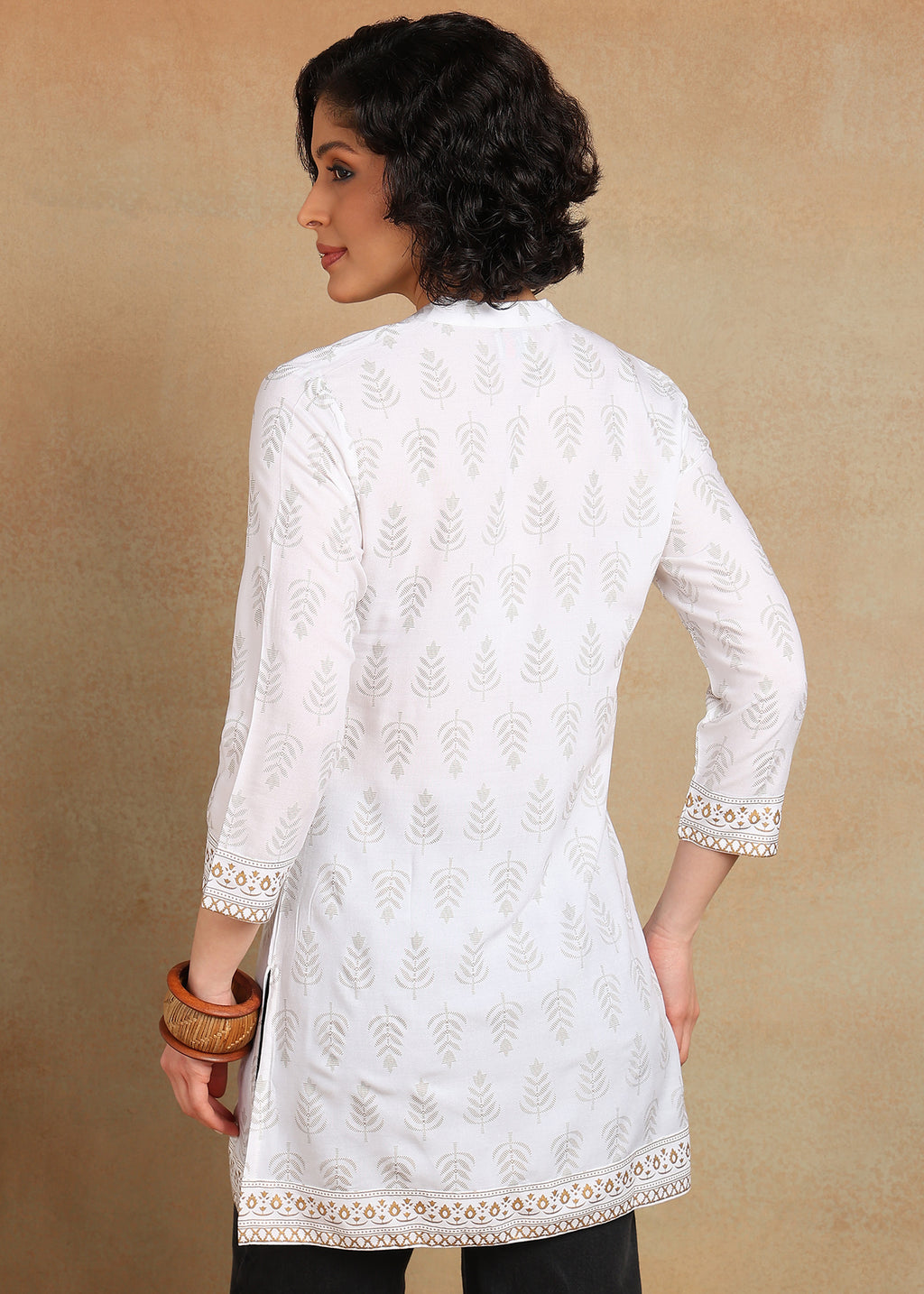 Women Off-White Printed Straight Kurti