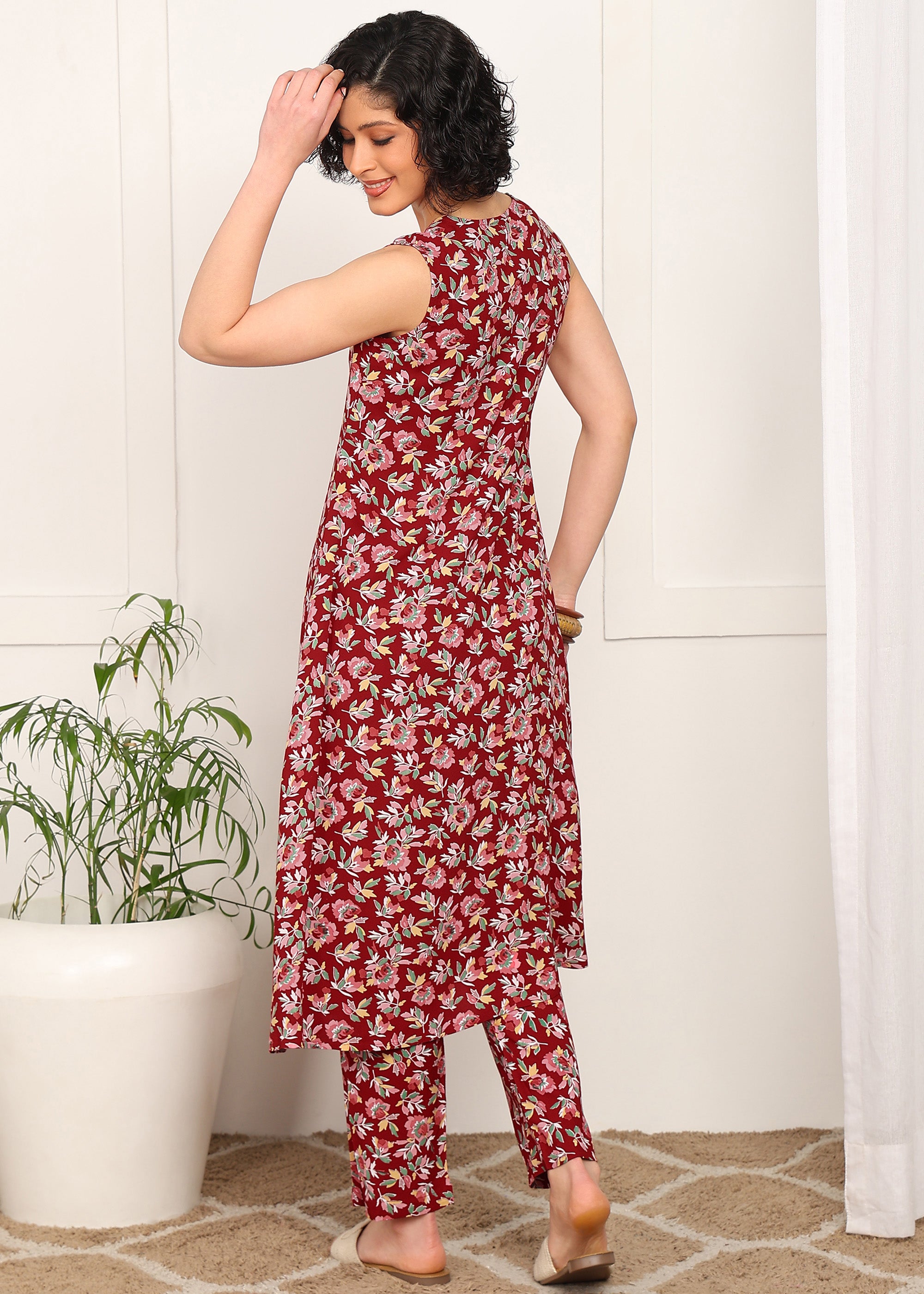 Women Sleeveless Red Floral Printed Kurti Pant Set
