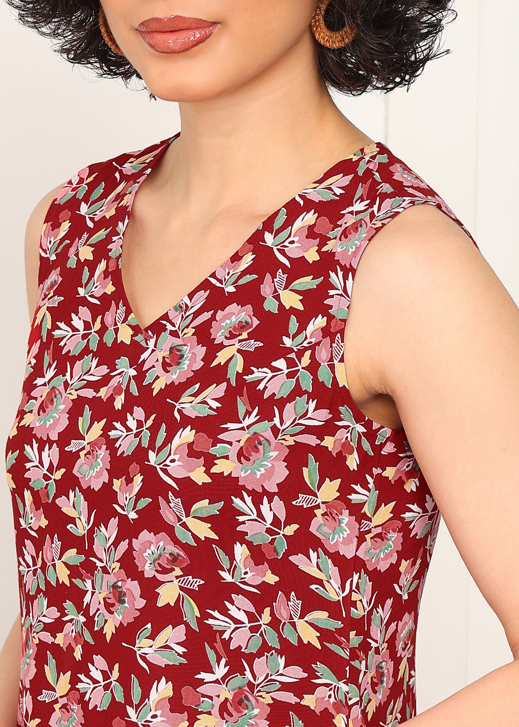 Women Sleeveless Red Floral Printed Kurti Pant Set
