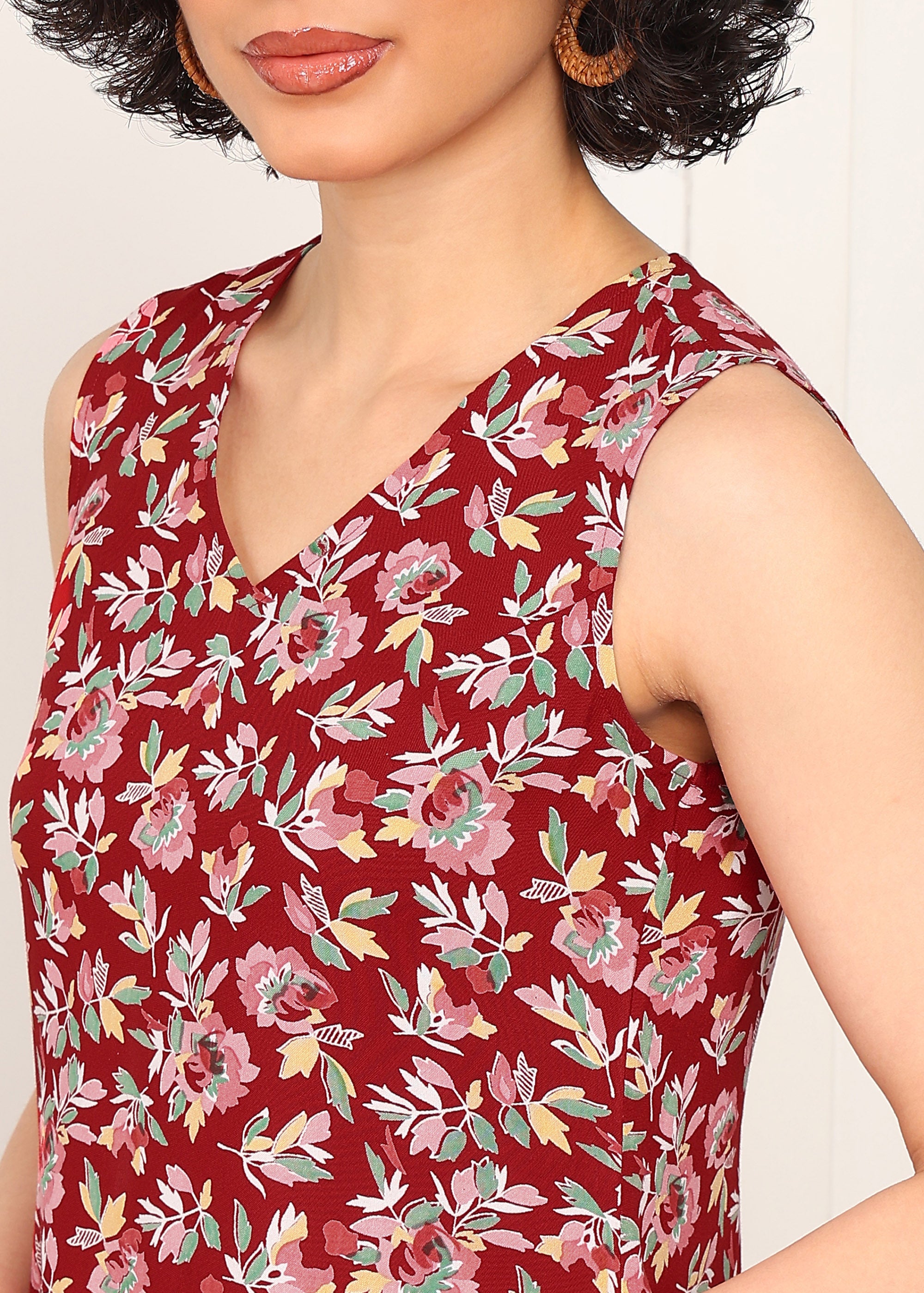 Women Sleeveless Red Floral Printed Kurti Pant Set